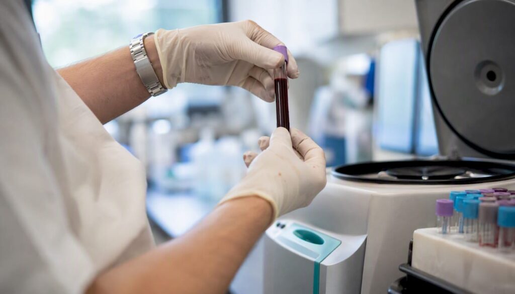 Mise en place et traitement des prélèvements sanguins au laboratoire