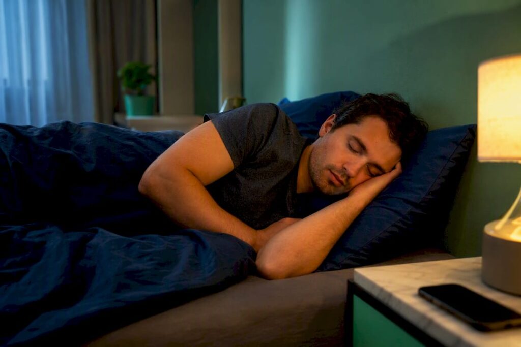 Personne qui fait de l’auto-hypnose avant de dormir