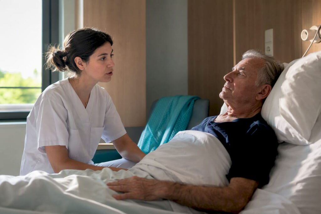 Infirmière animant une séance d’hypnose au chevet du patient
